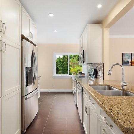 Lovely 3 Bedroom Port Moody Spacious Home 6 People Free Parking Экстерьер фото